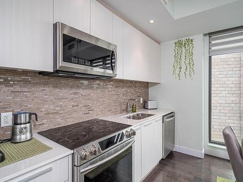 Kitchen - 403-1 Rue De Castelnau O., Montréal (Villeray/Saint-Michel/Parc-Extension), QC - Indoor Photo Showing Kitchen With Double Sink