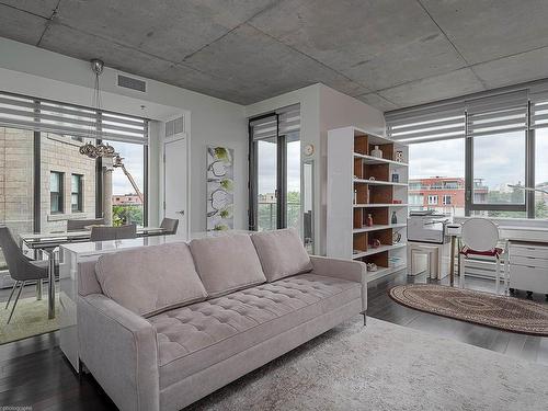 Living room - 403-1 Rue De Castelnau O., Montréal (Villeray/Saint-Michel/Parc-Extension), QC - Indoor Photo Showing Living Room