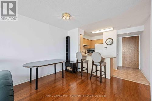 909 - 23 Oneida Crescent, Richmond Hill, ON - Indoor