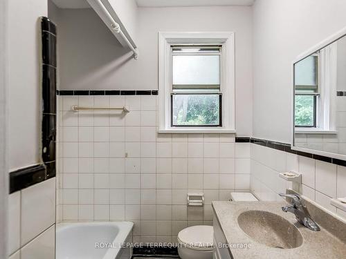 2563 Kingston Rd, Toronto, ON - Indoor Photo Showing Bathroom