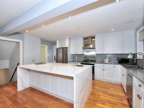 34 Wildrose Cres E, Markham, ON - Indoor Photo Showing Kitchen With Upgraded Kitchen