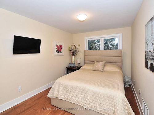 34 Wildrose Cres E, Markham, ON - Indoor Photo Showing Bedroom