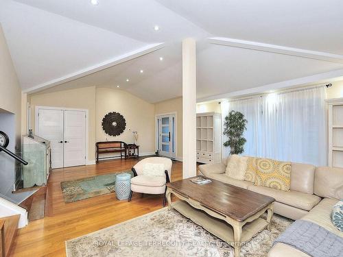 34 Wildrose Cres E, Markham, ON - Indoor Photo Showing Living Room