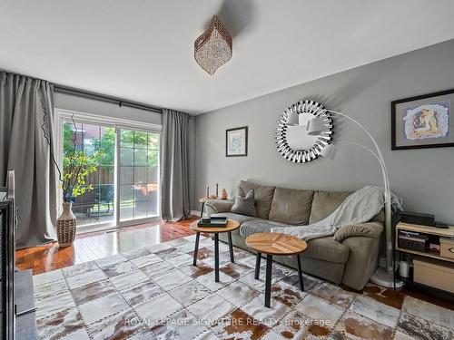 18 Esposito Crt, Toronto, ON - Indoor Photo Showing Living Room