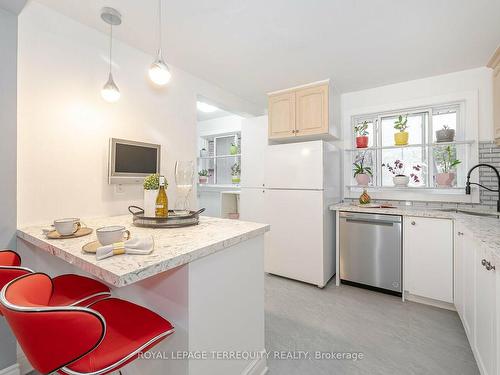 10-2145 Sherobee Rd, Mississauga, ON - Indoor Photo Showing Kitchen