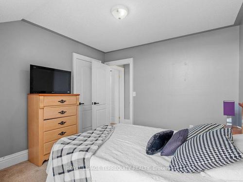 26 Regis Circ, Brampton, ON - Indoor Photo Showing Bedroom