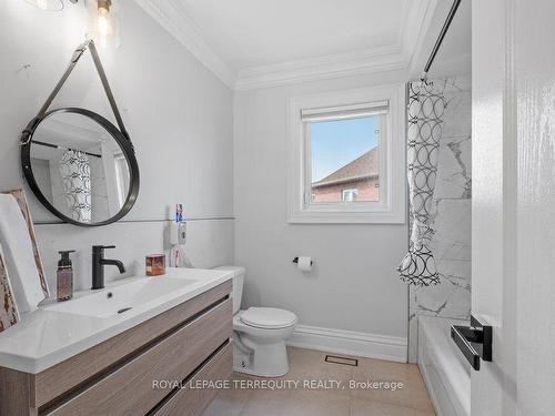 26 Regis Circ, Brampton, ON - Indoor Photo Showing Bathroom