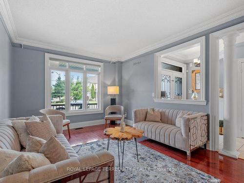 26 Regis Circ, Brampton, ON - Indoor Photo Showing Living Room