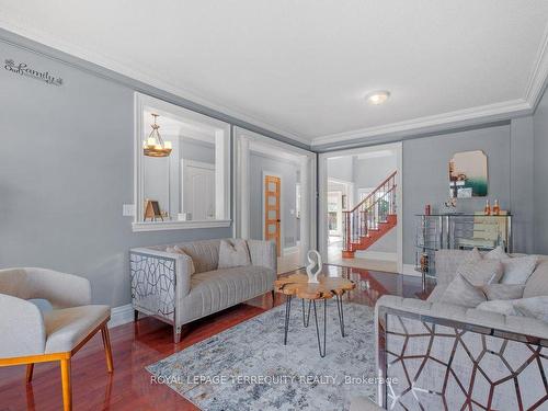 26 Regis Circ, Brampton, ON - Indoor Photo Showing Living Room