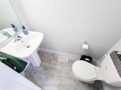 52-520 Grey St, Brantford, ON - Indoor Photo Showing Bathroom