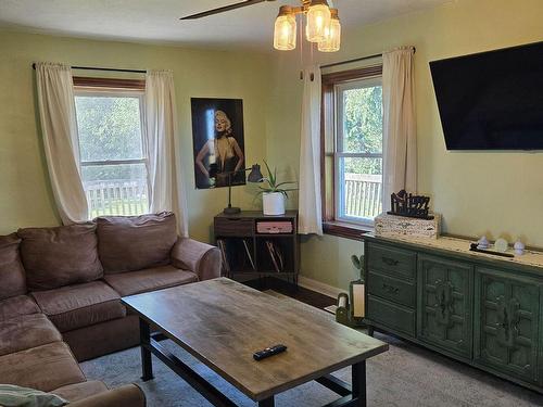 515163 2Nd Line, Amaranth, ON - Indoor Photo Showing Living Room