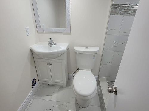 4-69 Vine St, St. Catharines, ON - Indoor Photo Showing Bathroom