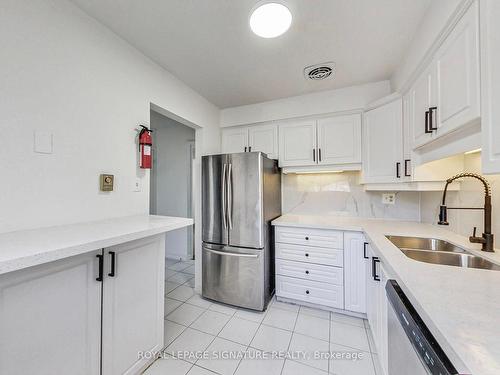 110-40 Summit Ave, London, ON - Indoor Photo Showing Kitchen With Stainless Steel Kitchen With Double Sink