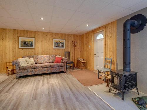 Salle familiale - 21 Ch. Du Lac St-Pierre, Saint-Gabriel-Lalemant, QC - Indoor