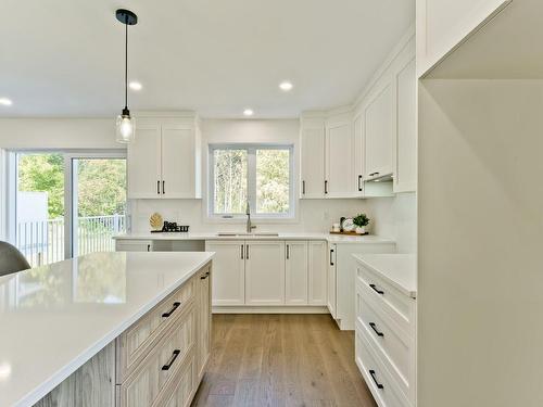 Kitchen - 727 Rue Des Saules, Coaticook, QC - Indoor Photo Showing Kitchen With Upgraded Kitchen