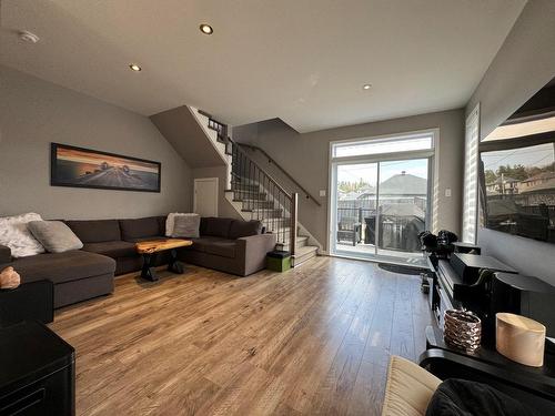 Salon - 204 Rue Du Granit, Saint-Jérôme, QC - Indoor Photo Showing Living Room