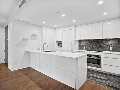 Kitchen - 303-1025 Rue De La Commune E., Montréal (Ville-Marie), QC - Indoor Photo Showing Kitchen With Upgraded Kitchen