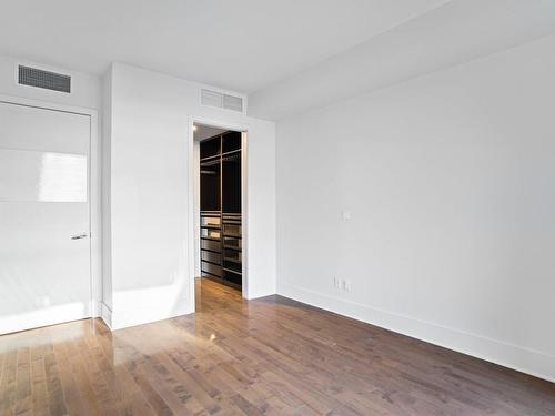 Master bedroom - 303-1025 Rue De La Commune E., Montréal (Ville-Marie), QC - Indoor Photo Showing Other Room