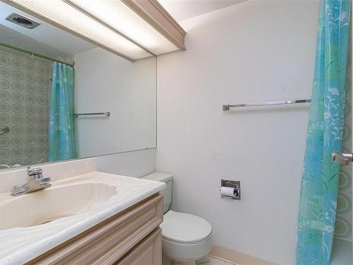 703-139 Clarence St, Victoria, BC - Indoor Photo Showing Bathroom