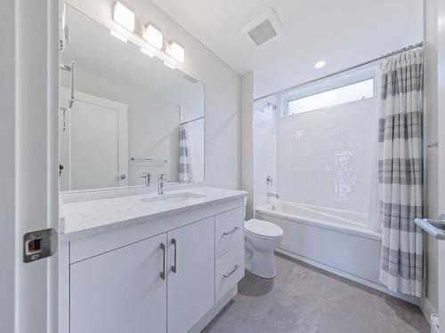 205-6544 Metral Dr, Nanaimo, BC - Indoor Photo Showing Bathroom