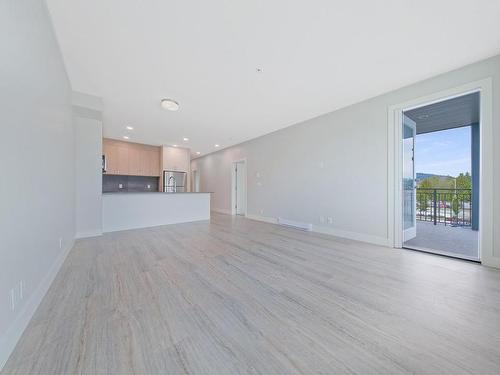 205-6544 Metral Dr, Nanaimo, BC - Indoor Photo Showing Kitchen