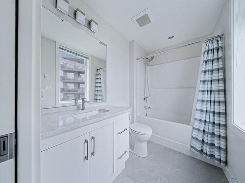 205-6544 Metral Dr, Nanaimo, BC - Indoor Photo Showing Bathroom