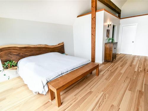 207-554 Marine Dr, Ucluelet, BC - Indoor Photo Showing Bedroom