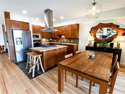 207-554 Marine Dr, Ucluelet, BC - Indoor Photo Showing Dining Room