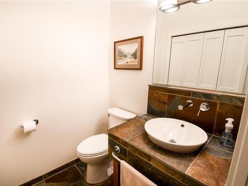 207-554 Marine Dr, Ucluelet, BC - Indoor Photo Showing Bathroom