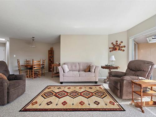 4157-2600 Ferguson Rd, Central Saanich, BC - Indoor Photo Showing Living Room