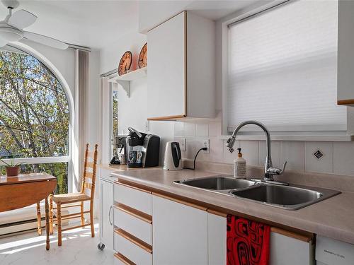 4157-2600 Ferguson Rd, Central Saanich, BC - Indoor Photo Showing Kitchen With Double Sink