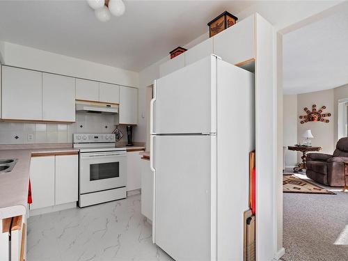 4157-2600 Ferguson Rd, Central Saanich, BC - Indoor Photo Showing Kitchen