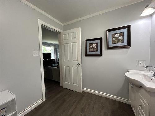 200 Sixth Street W, Fort Frances, ON - Indoor Photo Showing Bathroom