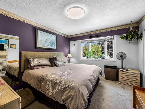 2370 Greenfield Ave, Kamloops, BC - Indoor Photo Showing Bedroom