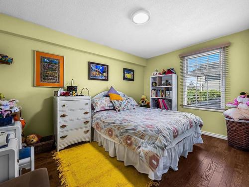 2370 Greenfield Ave, Kamloops, BC - Indoor Photo Showing Bedroom