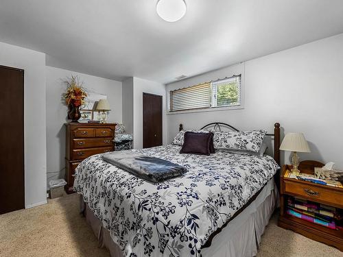 2370 Greenfield Ave, Kamloops, BC - Indoor Photo Showing Bedroom