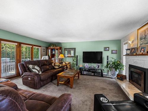 2370 Greenfield Ave, Kamloops, BC - Indoor Photo Showing Living Room With Fireplace