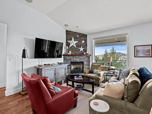 1831 Primrose Cres, Kamloops, BC - Indoor Photo Showing Living Room With Fireplace