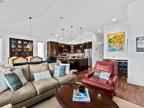 1831 Primrose Cres, Kamloops, BC - Indoor Photo Showing Living Room