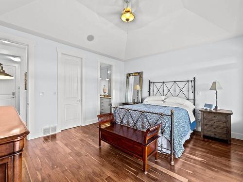 1831 Primrose Cres, Kamloops, BC - Indoor Photo Showing Bedroom