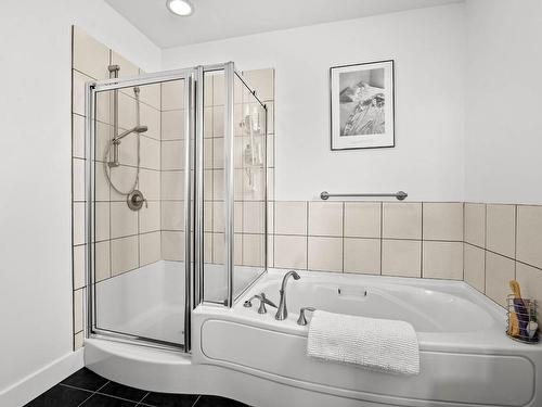 1831 Primrose Cres, Kamloops, BC - Indoor Photo Showing Bathroom