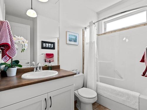 1831 Primrose Cres, Kamloops, BC - Indoor Photo Showing Bathroom