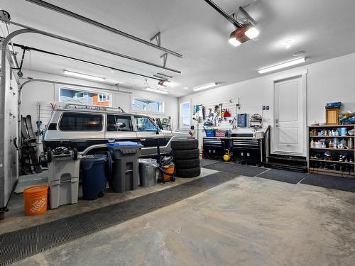 1831 Primrose Cres, Kamloops, BC - Indoor Photo Showing Garage