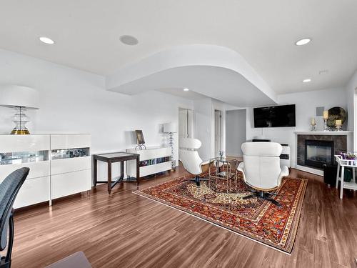 1831 Primrose Cres, Kamloops, BC - Indoor Photo Showing Living Room With Fireplace