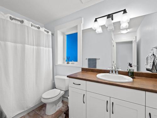 1831 Primrose Cres, Kamloops, BC - Indoor Photo Showing Bathroom