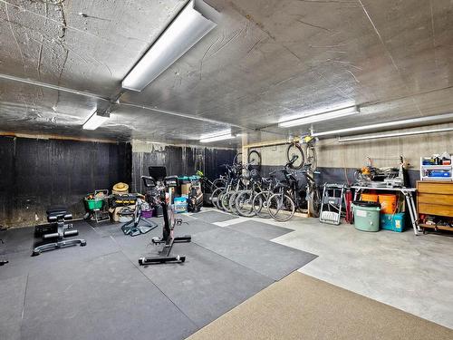 1831 Primrose Cres, Kamloops, BC - Indoor Photo Showing Garage