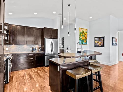 1831 Primrose Cres, Kamloops, BC - Indoor Photo Showing Kitchen With Stainless Steel Kitchen With Upgraded Kitchen