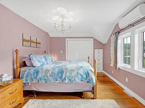 823 Columbia Street, Kamloops, BC - Indoor Photo Showing Bedroom