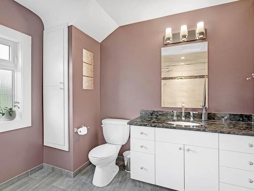 823 Columbia Street, Kamloops, BC - Indoor Photo Showing Bathroom