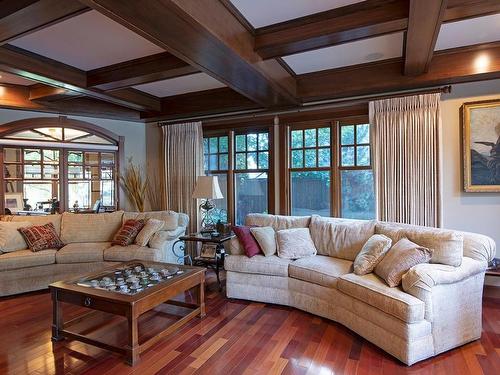 2622 Thompson Drive, Kamloops, BC - Indoor Photo Showing Living Room